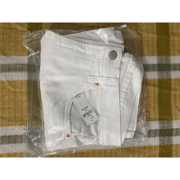 GAP 5” Mid Rise Girlfriend Denim Shorts - WHITE Size 27 - Picture 2 of 5